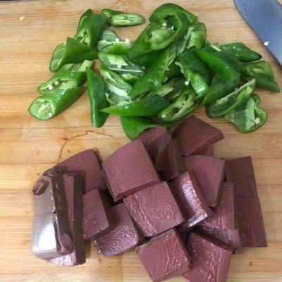 血豆腐的家常菜詳細做法(血豆腐菜譜)