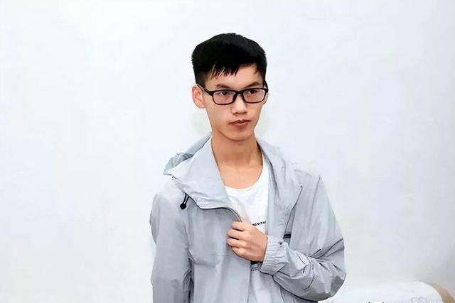 “搬磚小伙”林萬(wàn)東：高考713分，被嘲考上清華也沒(méi)用，現在咋樣